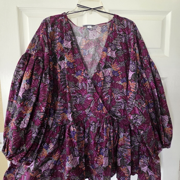 Kika Vargas Tops - Floral V-Neck Blouse with Puff Sleeves